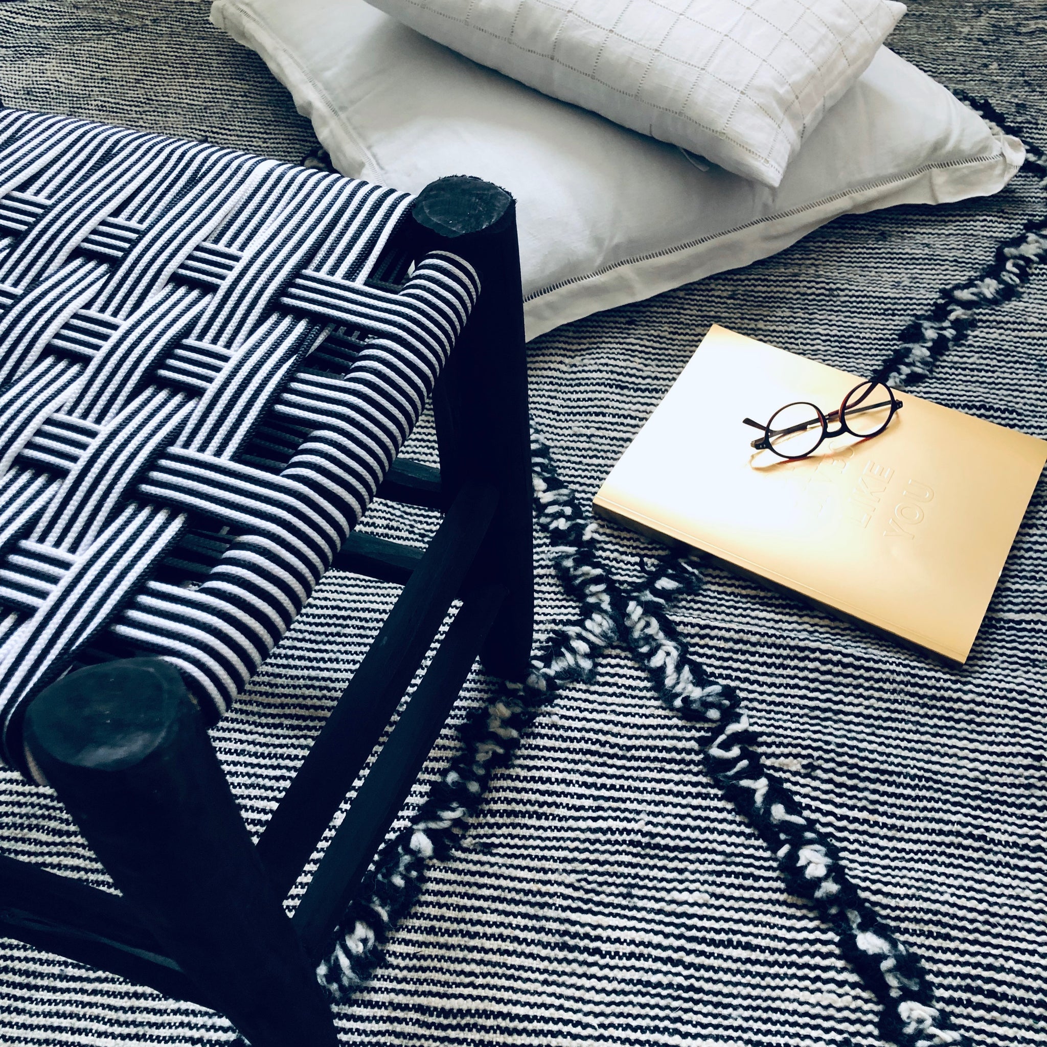 Tabouret en bois et tressage de corde en nylon